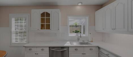 Kylskåp, mikrovågsugn, ugn och spishäll