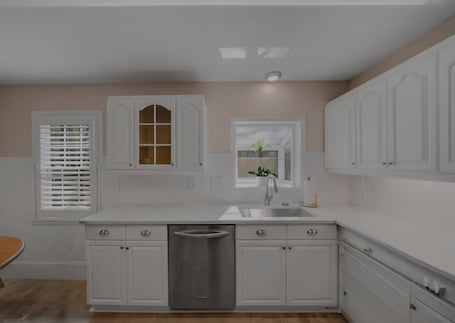 Fridge, microwave, oven, stovetop. Quietness of home and everything close to it