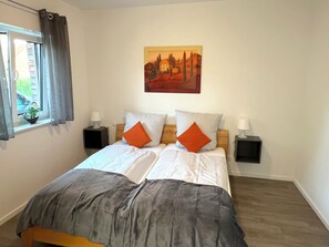 2 chambres, fer et planche à repasser, Wi-Fi, draps fournis