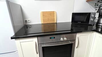 Micro-ondes, four, plaque de cuisson, lave-vaisselle