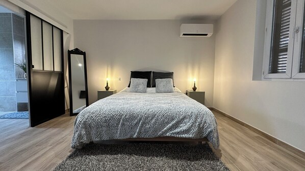 2 chambres, fer et planche à repasser, Wi-Fi, draps fournis