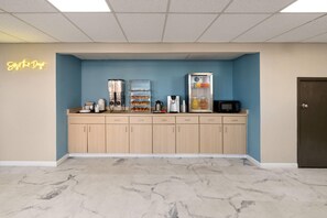 Free daily on-the-go breakfast - Days Inn by Wyndham Farmington NM (Farmington)