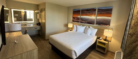 Room, 1 Queen Bed, Non Smoking | Desk, laptop workspace, free WiFi, bed sheets