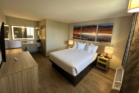 Room, 1 Queen Bed, Non Smoking | Desk, laptop workspace, free WiFi, bed sheets