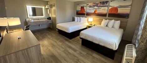 Quarto, 2 camas de casal, para não fumantes | Escrivaninha, espaço de trabalho para notebook, Wi-Fi de cortesia