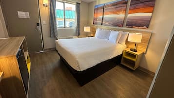Habitación, 1 cama de matrimonio, accesible en silla de ruedas, no fumadores (Bathtub w/ Grab Bars) | Escritorio, espacio para trabajar con un portátil, wifi gratis