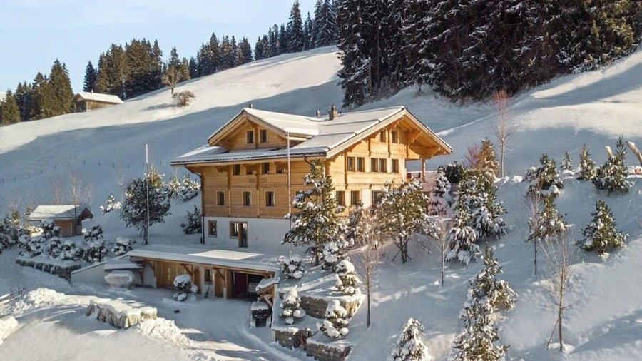 Beautiful Modern Chalet in the Gstaad Region