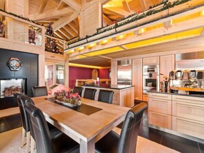 Chalet | Dining