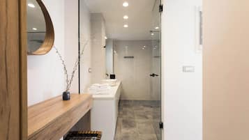Design Studio Suite, Garden View | Bathroom