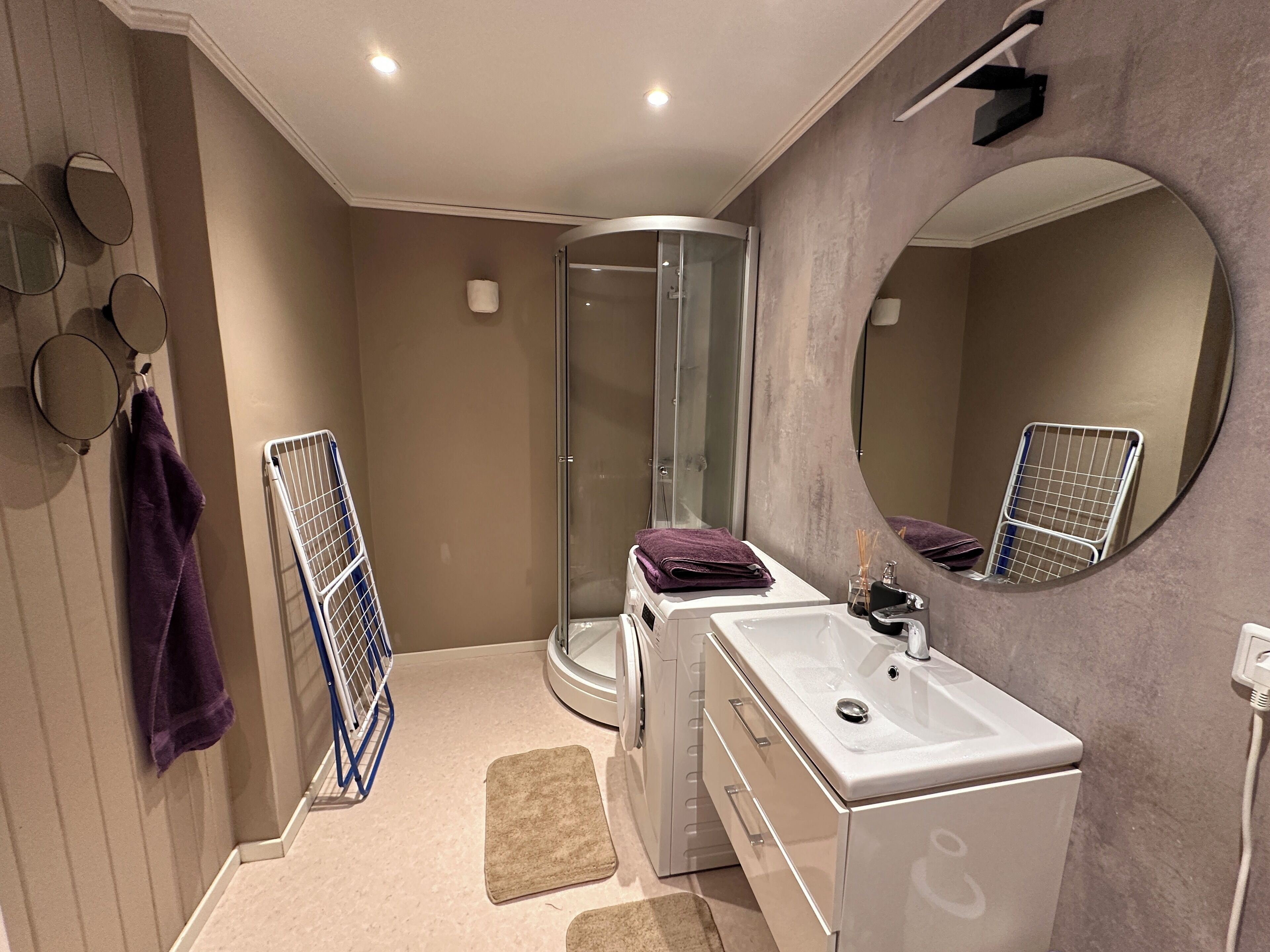 淋浴设施、毛巾、肥皂、卫生纸