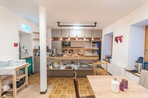 Daily buffet breakfast (EUR 14 per person) - Pension Max (Zell am See)