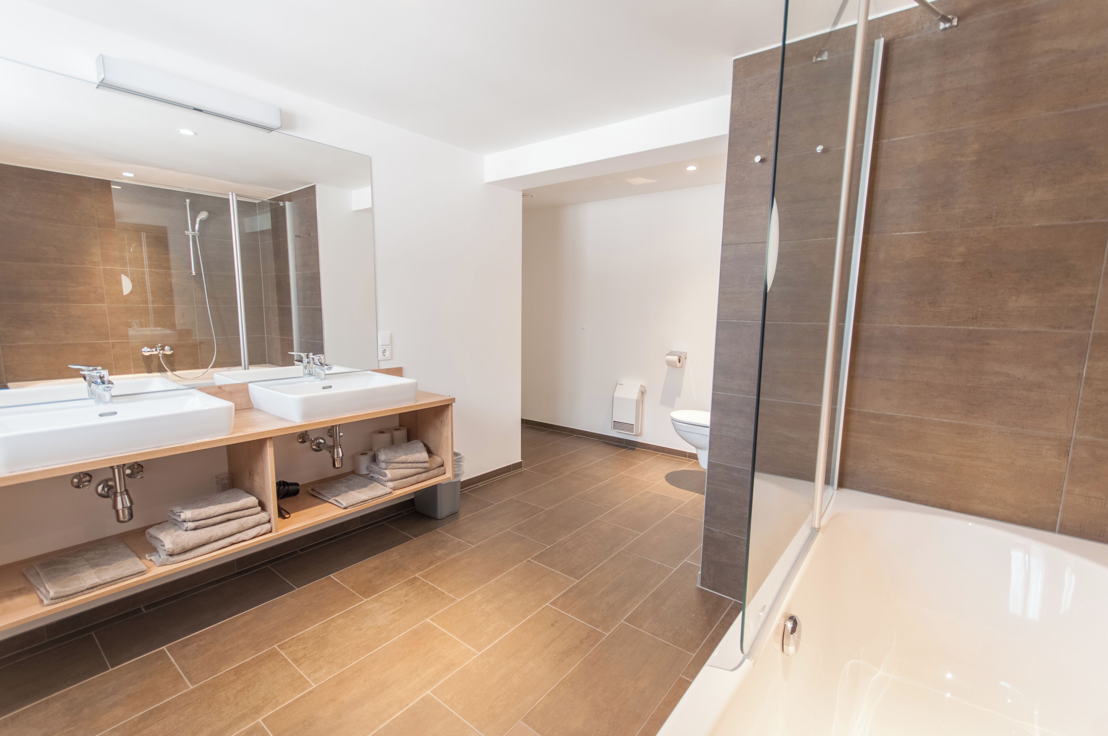 Family Suite, Balcony, Lake View | Bathroom