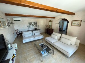 Living area - Charming country house with swimming pool, in a peaceful setting to recharge your batteries! (Figanières)
