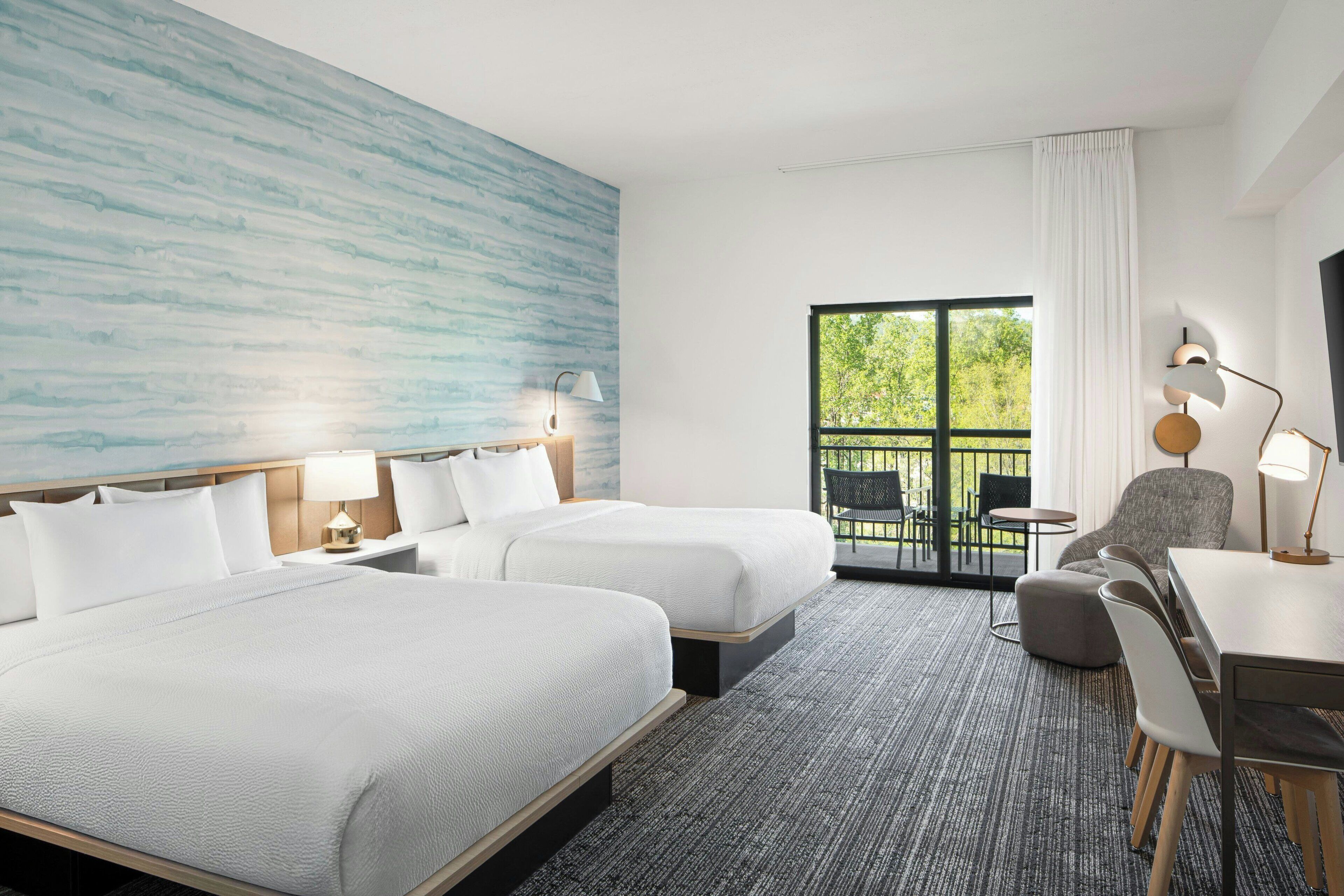 مكتب ومساحة عمل للكمبيوتر المحمول وأسرّة أطفال/رضّع (مجانًا)