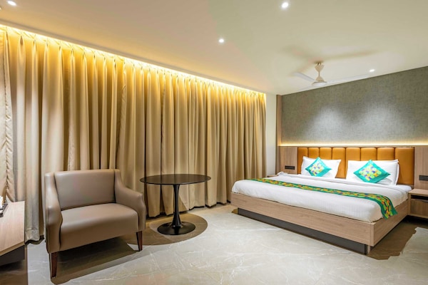 Premium Room | Individually furnished, desk, blackout drapes, iron/ironing board