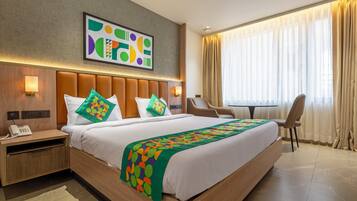 Rom – standard | Individuelt innredet, skrivebord, blendingsgardiner og strykejern/-brett