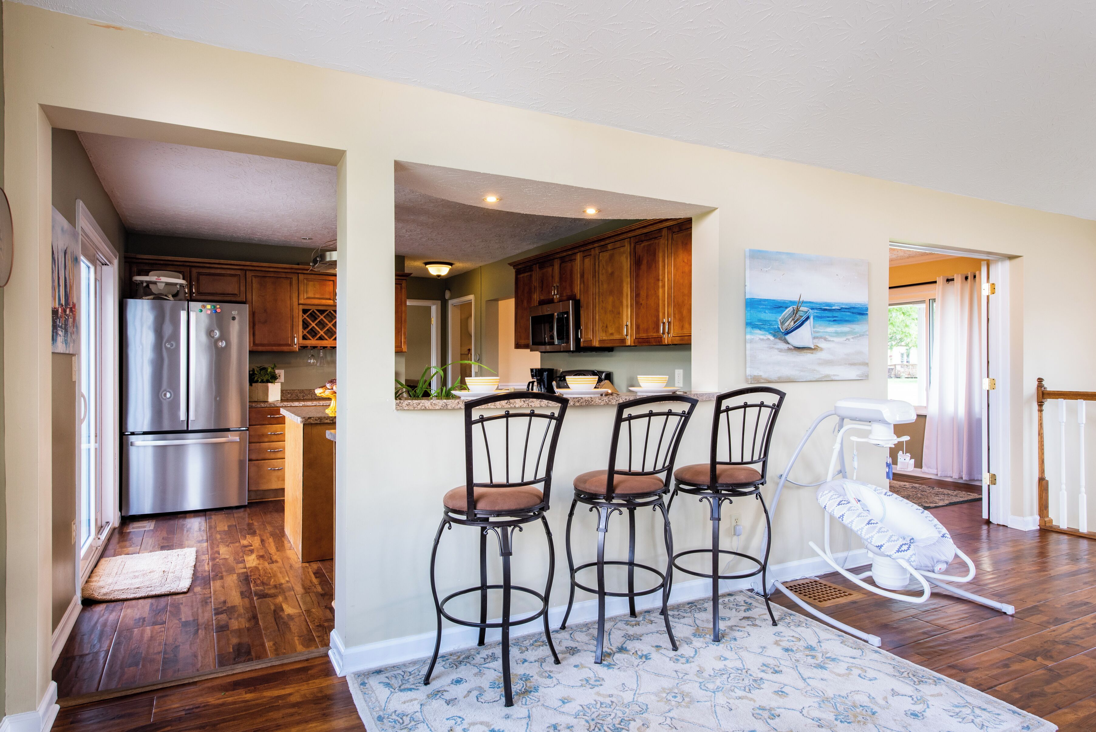 Jääkaappi, mikroaaltouuni, uuni, liesi