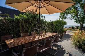Outdoor dining - House with sea view inside the walls (Visby)