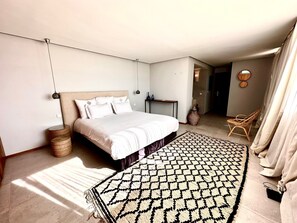 4 chambres, fer et planche à repasser, Wi-Fi, draps fournis