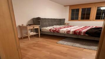 1 bedroom, bed sheets