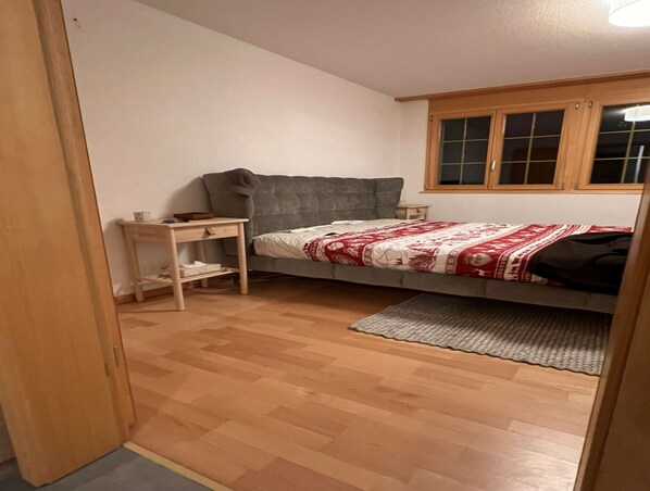 1 bedroom, bed sheets - Contemporary Swiss Escape (Gsteig)
