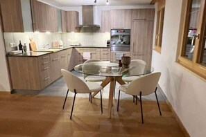 Private kitchen - Contemporary Swiss Escape (Gsteig)