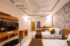 Chambre supérieure avec lits jumeaux | Literie de qualité, lit avec matelas à plateau-coussin, coffre-fort