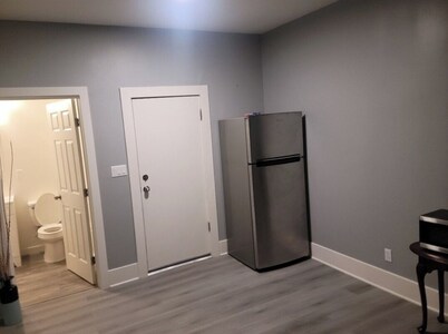 Beautiful Mother in Law Unit suit w/ Parking & Wifi 