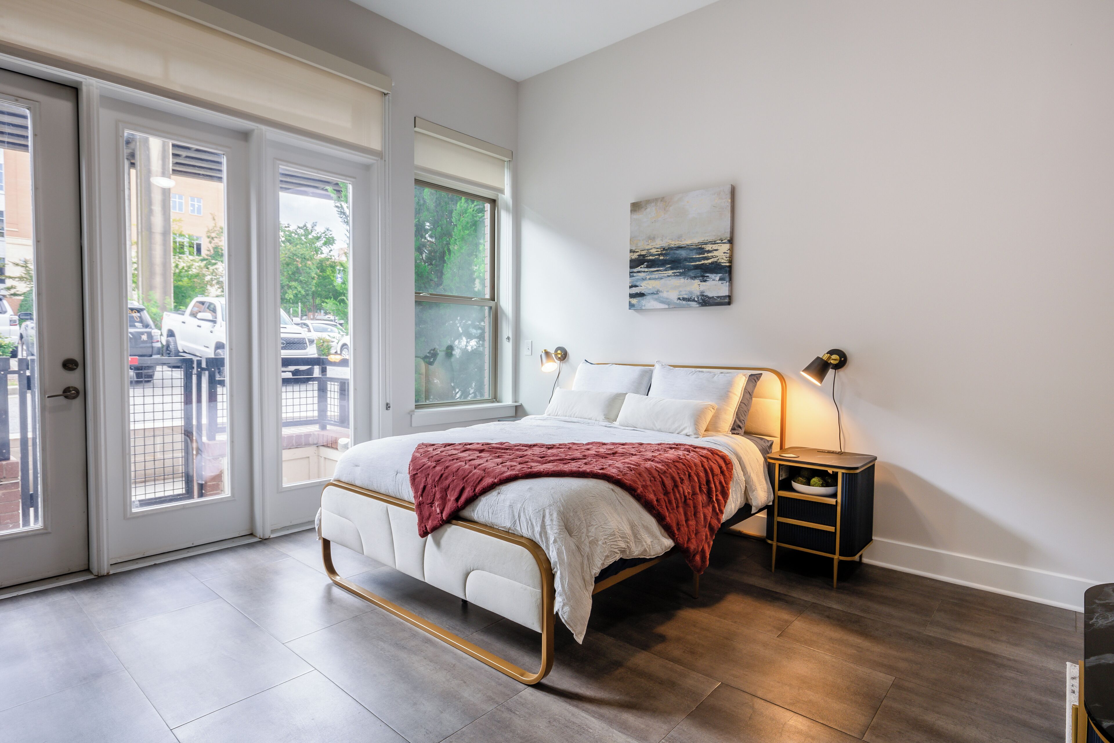 Studio, 1 King Bed, Non Smoking | Blackout curtains, iron/ironing board, free WiFi