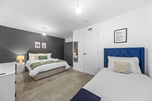 4 bedrooms, iron/ironing board, WiFi, bed sheets