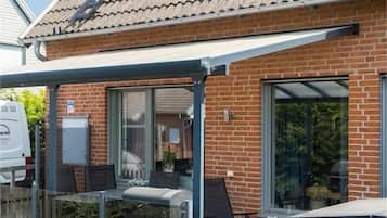 House, 5 Bedrooms, Balcony | Teres/patio