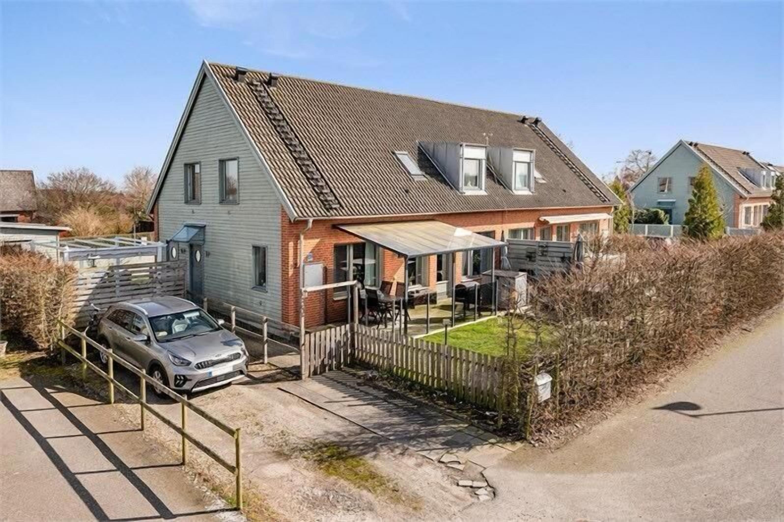 Photo - 5-bed-rooms House With Jacuzzi, Free Parking, and 2 Toilets-bath in Malmö