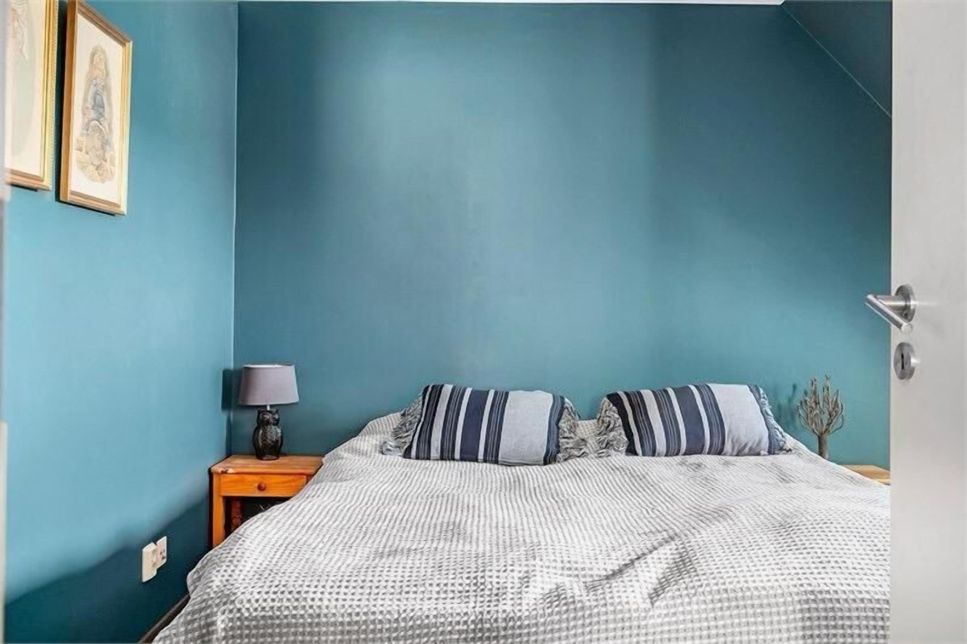 Photo - 5-Bed-Rooms House with Jacuzzi, Free Parking, and 2 Toilets-Bath in Malmö