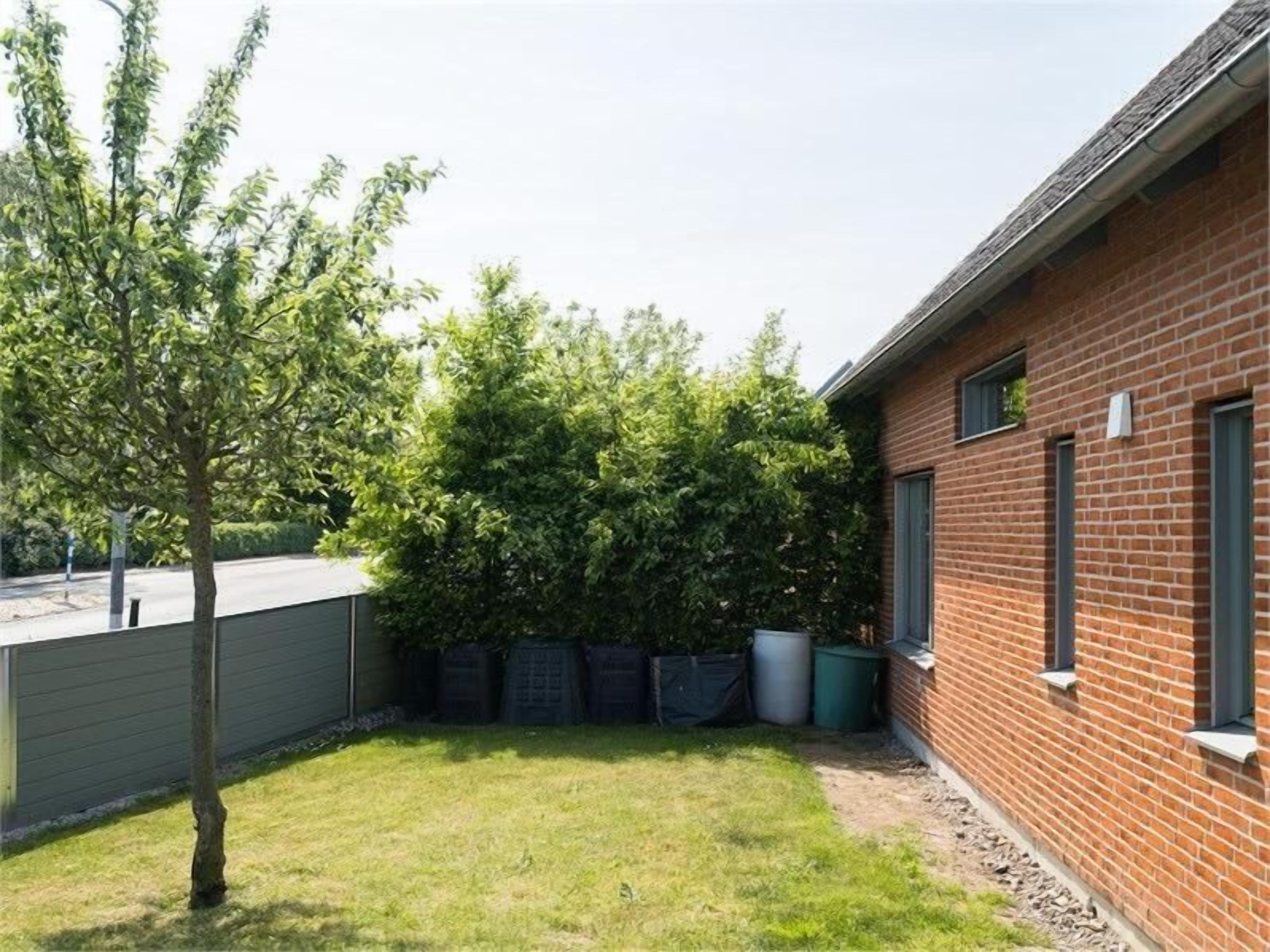Photo - 5-Bed-Rooms House with Jacuzzi, Free Parking, and 2 Toilets-Bath in Malmö