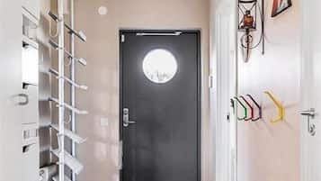 House, 5 Bedrooms, Balcony | Property entrance