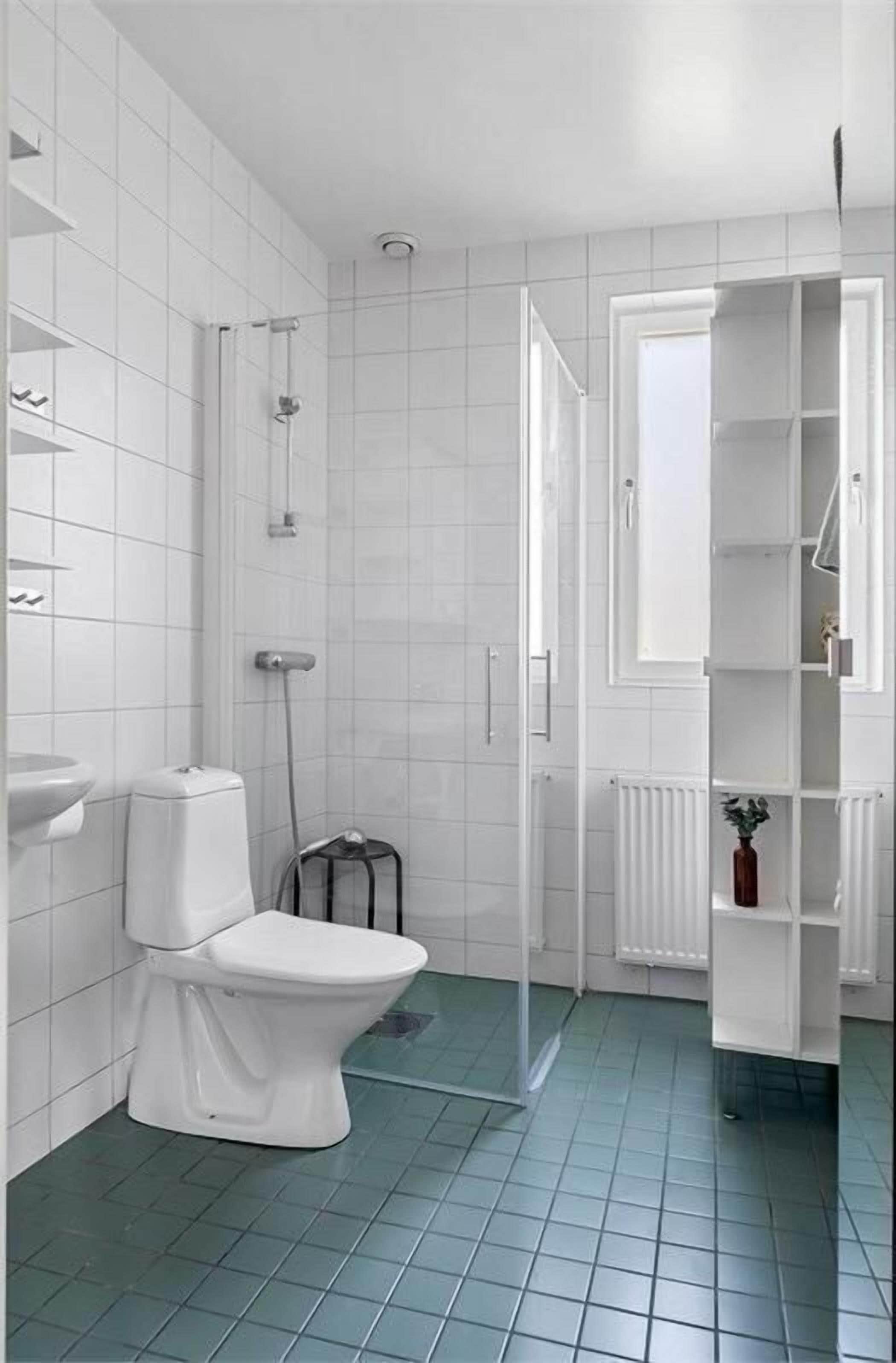 Photo - 5-bed-rooms House With Jacuzzi, Free Parking, and 2 Toilets-bath in Malmö