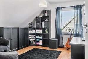 House, 5 Bedrooms, Balcony | Interior