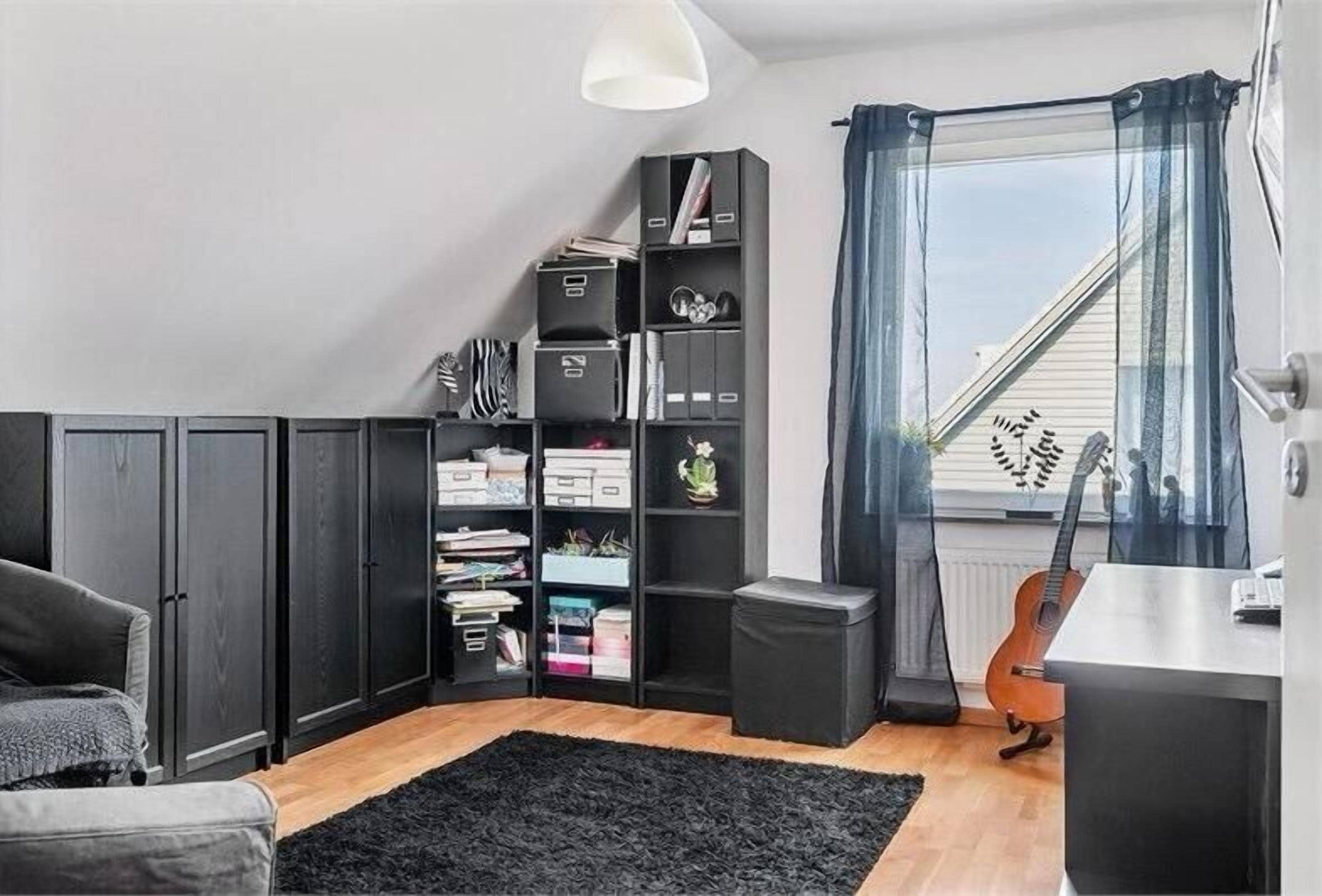 Photo - 5-bed-rooms House With Jacuzzi, Free Parking, and 2 Toilets-bath in Malmö