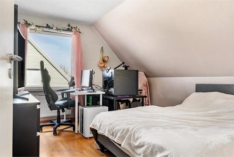 Photo - 5-bed-rooms House With Jacuzzi, Free Parking, and 2 Toilets-bath in Malmö