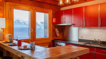 Réfrigérateur, micro-ondes, four, lave-vaisselle