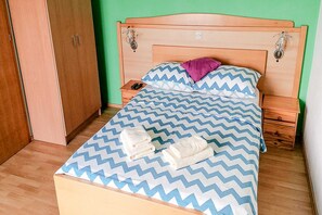 1 bedroom, travel cot, free WiFi
