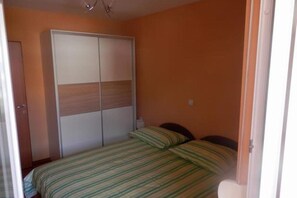 1 bedroom, travel cot, free WiFi