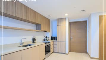 Deluxe Apartment, Balcony | Private kitchen