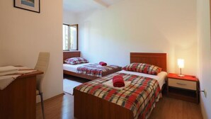 2 habitaciones, tabla de planchar con plancha y wifi gratis 