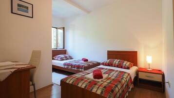 2 Schlafzimmer, Bügeleisen/Bügelbrett, kostenloses WLAN