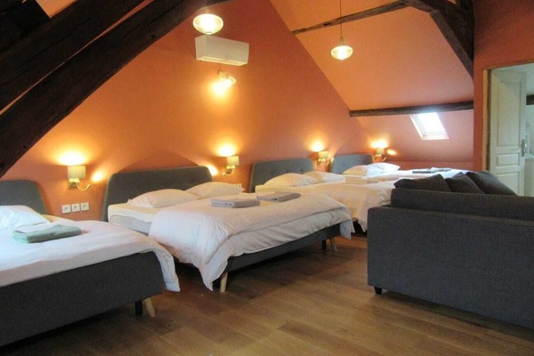 5 habitaciones, tabla de planchar con plancha, cuna de viaje y wifi