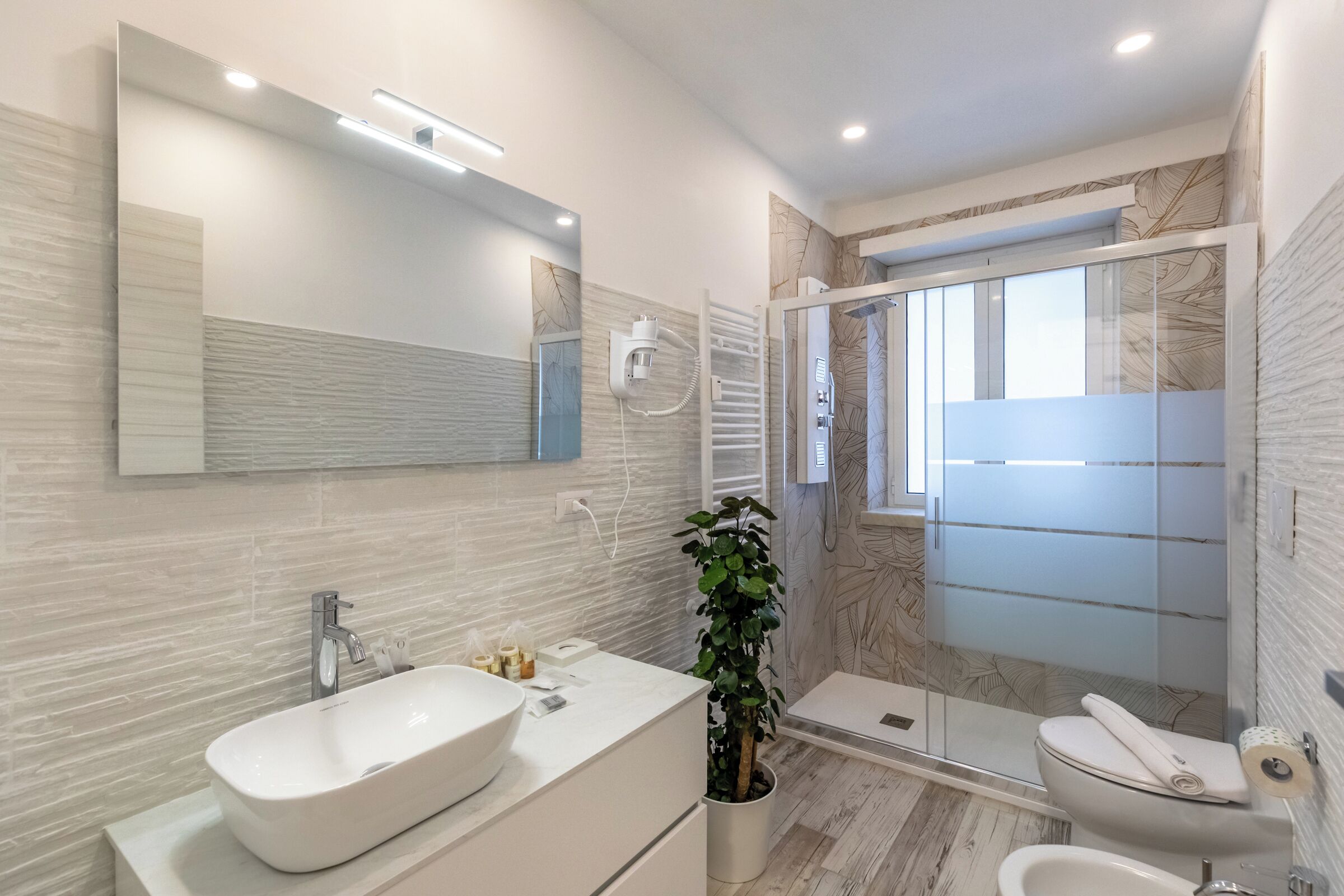 Chambre Classique Double ou avec lits jumeaux, balcon | Salle de bain