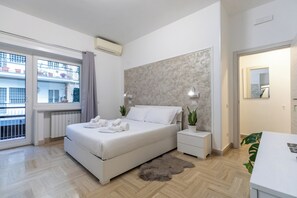 Classic Double or Twin Room, Balcony | Frette Italian sheets, premium bedding, down comforters - Gregorio VII Luxury home apartment (Rome)