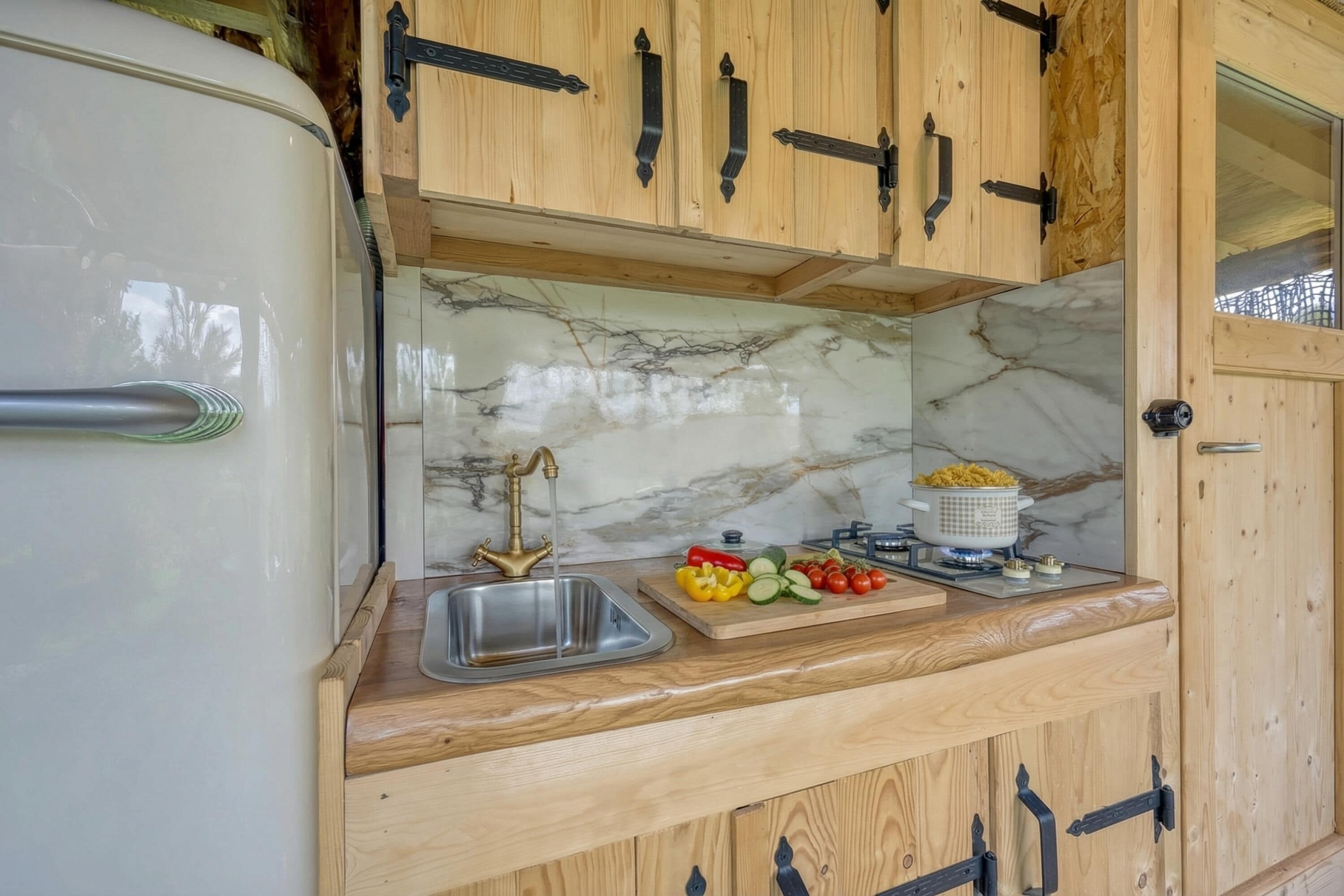 Nhà dành cho gia đình, 1 phòng ngủ, ban công (Luxury Glamping House Pia) | Bếp nhỏ riêng
