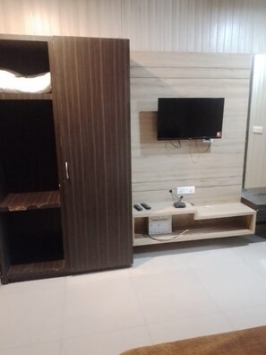 Television - Goroomgo Ganga Palace Mathura (Mathura)